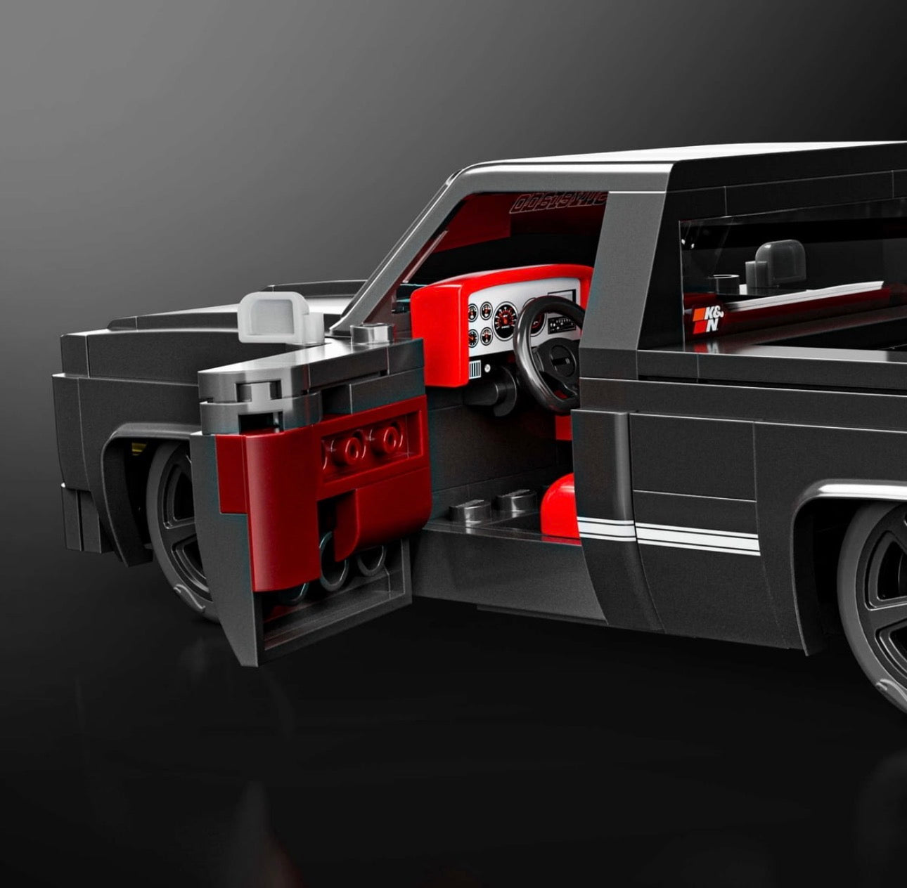 Mattel Brick Shop Hot Wheels 1983 Chevy Silverado Squarebody Building Set – 225 Pieces, 1:32 Scale + Exclusive 1:64 Metal Car