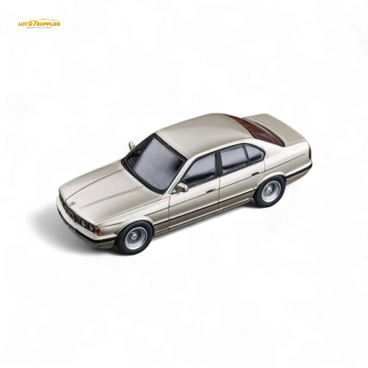 DCM BMW E34 5-Series Sedan Cashmere Beagle Gold 1:64